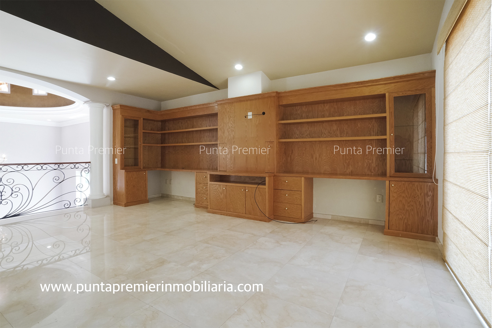 Residencia en Venta de Lujo con Alberca Azaleas