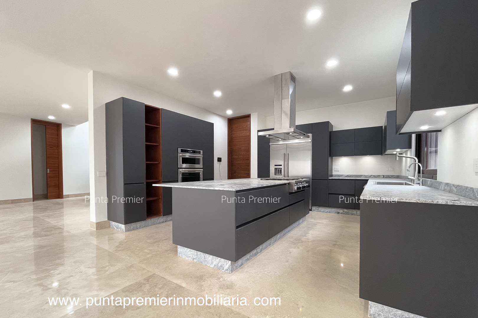 Casa de Lujo en Venta en Reserva Real Residencial