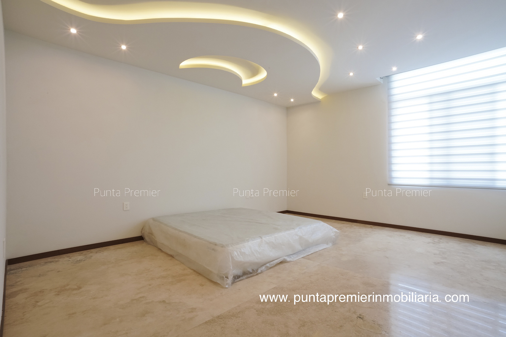 Residencia en Venta de Lujo en Puerta las Lomas Zona Andares