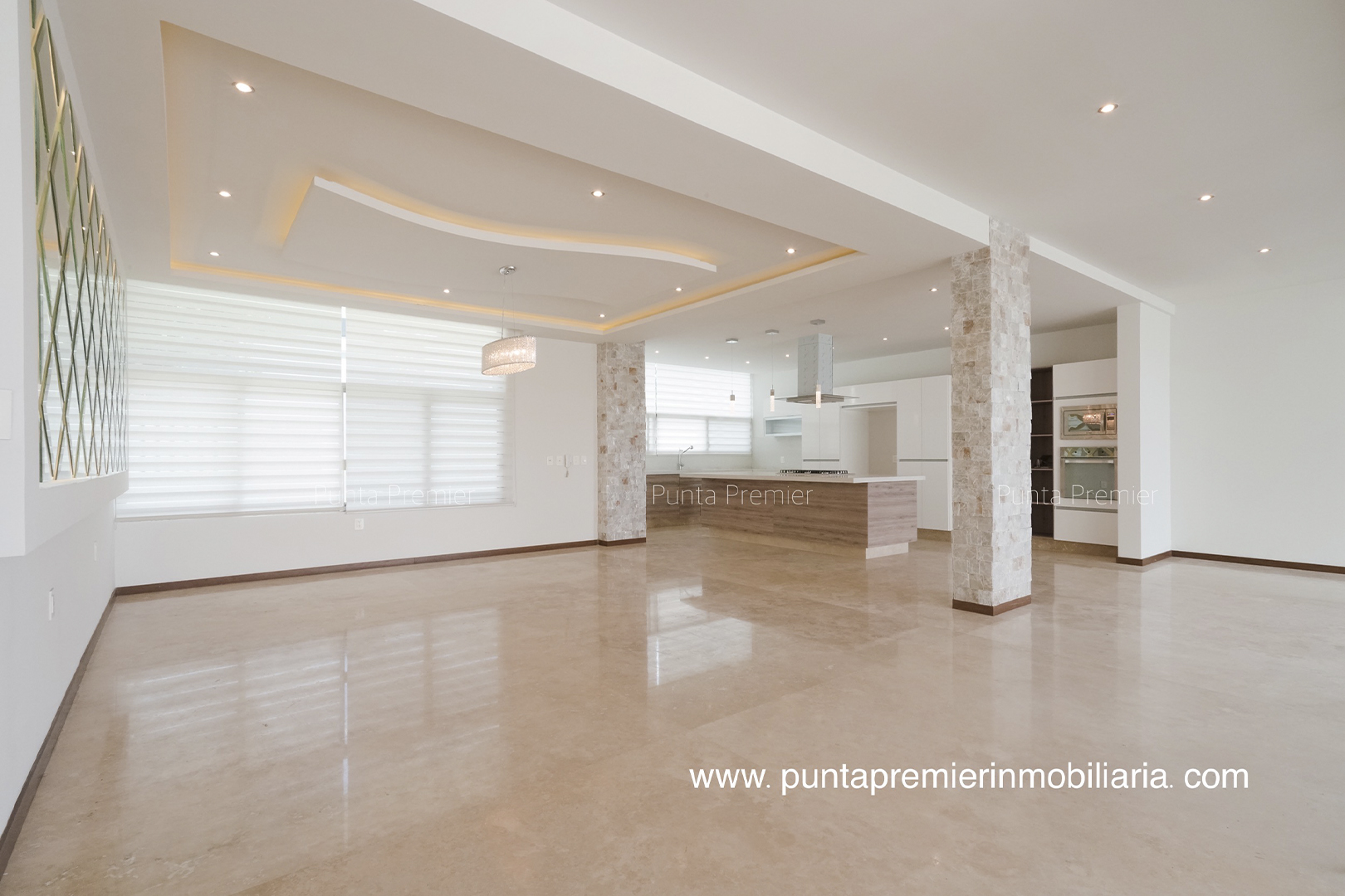 Residencia en Venta de Lujo en Puerta las Lomas Zona Andares