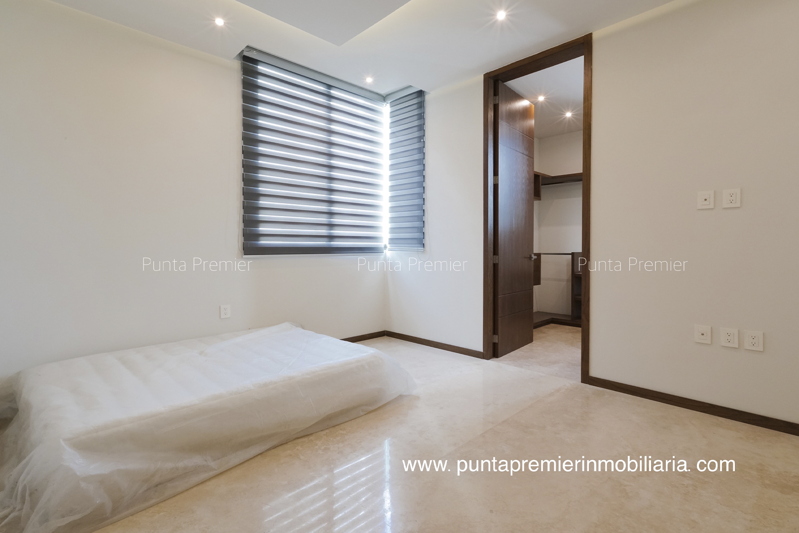 Residencia en Venta de Lujo en Puerta las Lomas Zona Andares