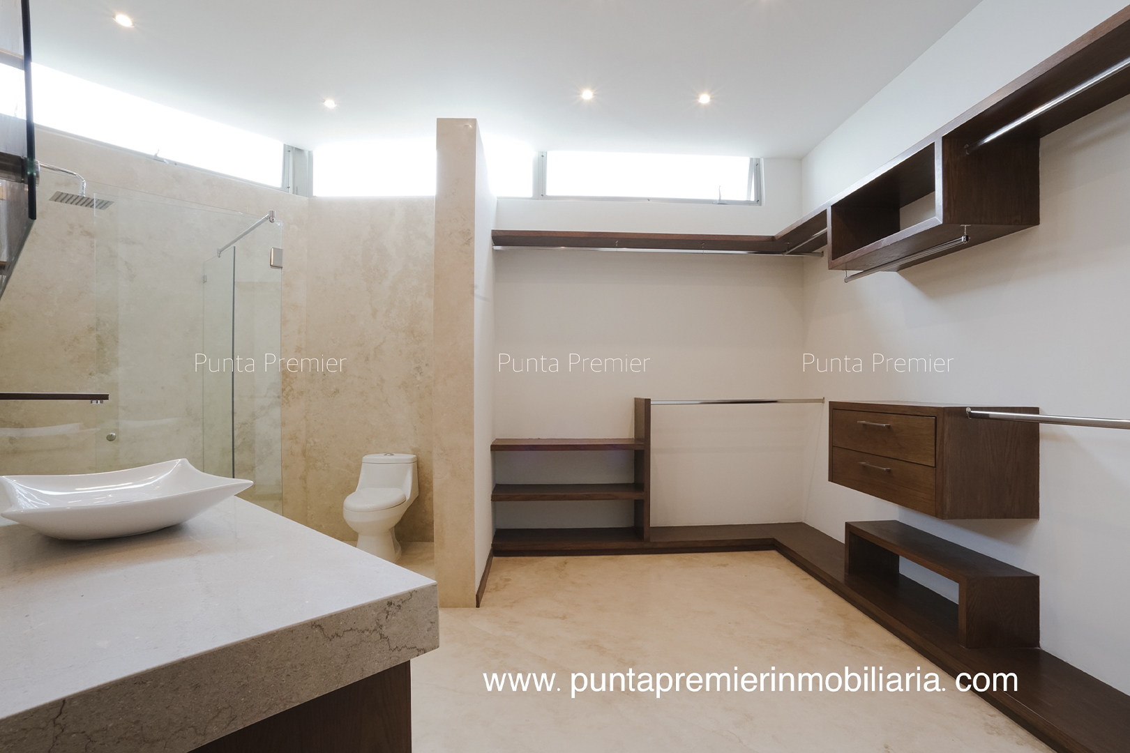 Residencia en Venta de Lujo en Puerta las Lomas Zona Andares