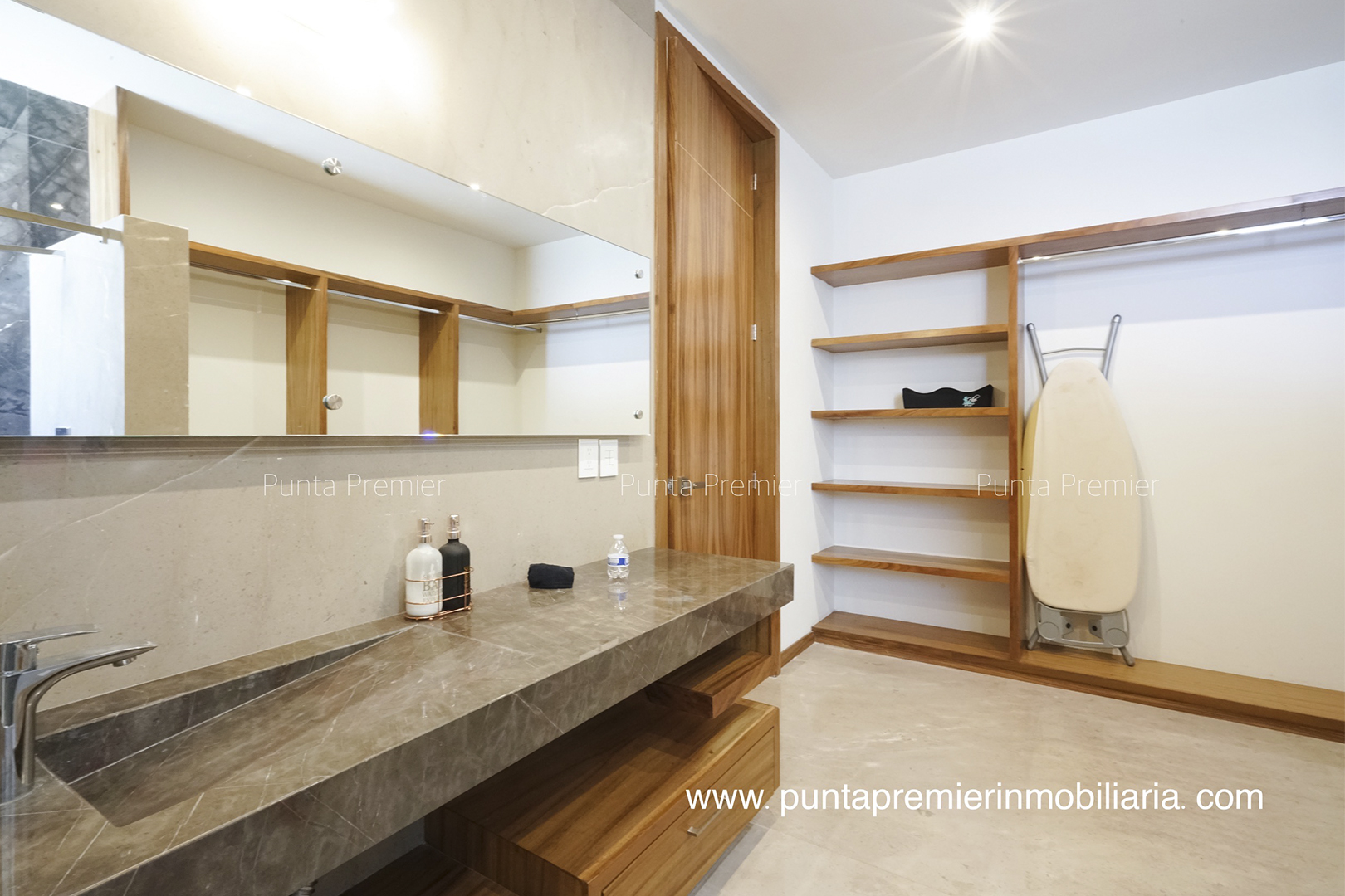 Residencia en Venta Puerta las Lomas, Zona Andares