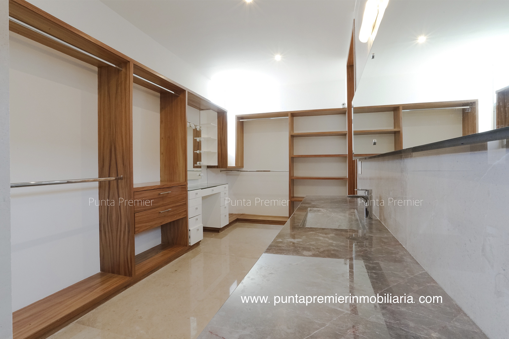 Residencia en Venta Puerta las Lomas, Zona Andares