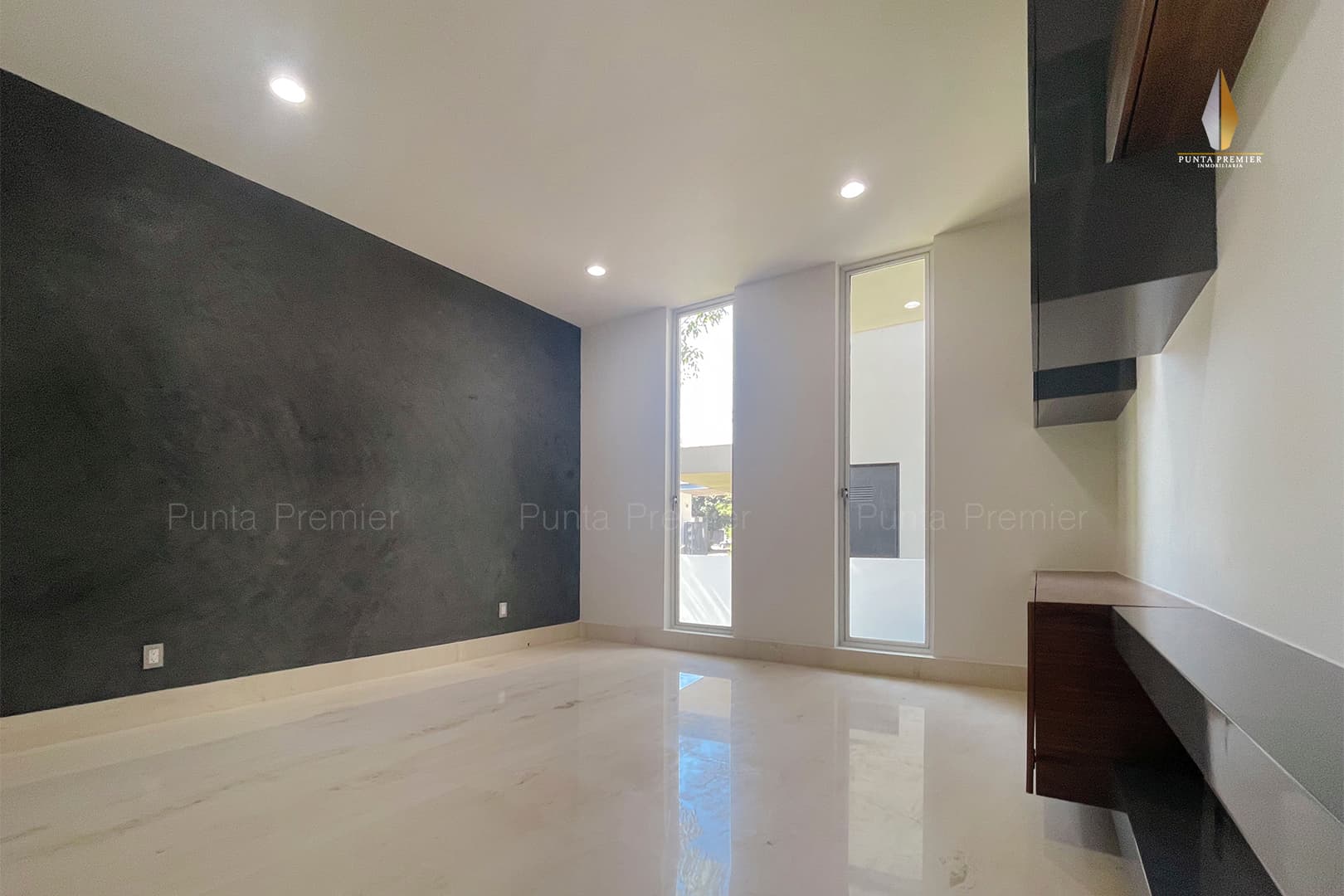 Residencia Nueva en Coto en Venta en Villa Universitaria