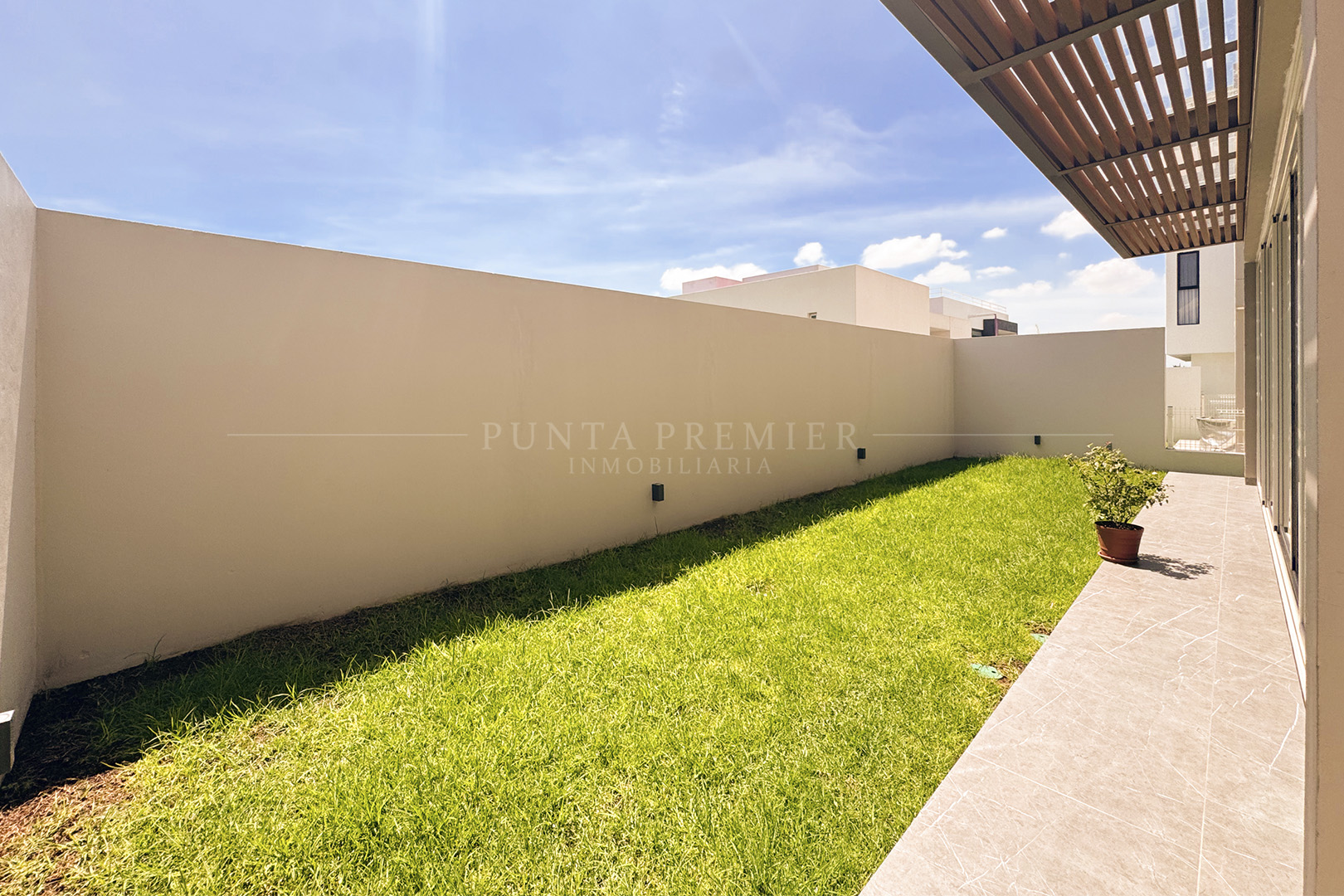 CASA EN VENTA ENTRELOMAS DE LUJO