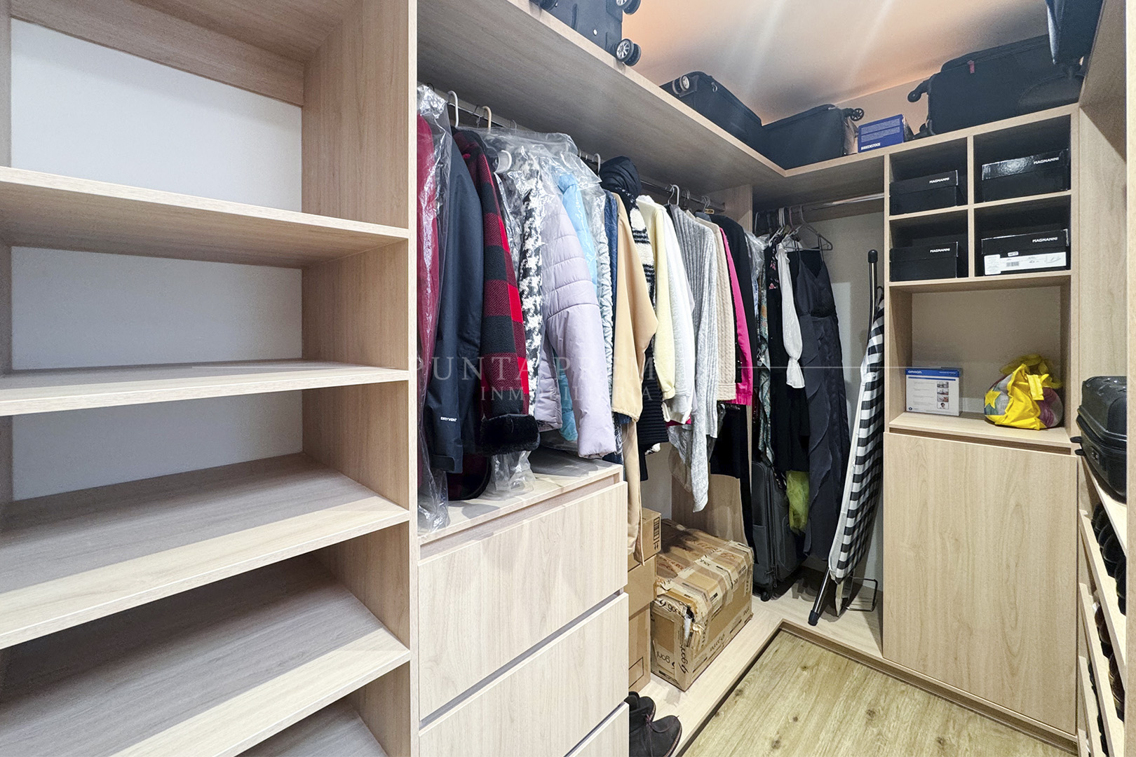 CASA EN VENTA ENTRELOMAS DE LUJO