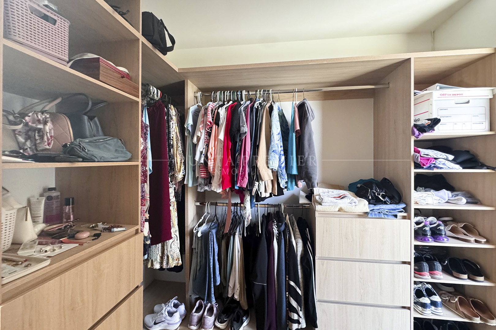 CASA EN VENTA ENTRELOMAS DE LUJO