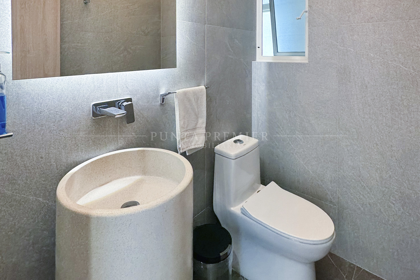 CASA EN VENTA ENTRELOMAS DE LUJO