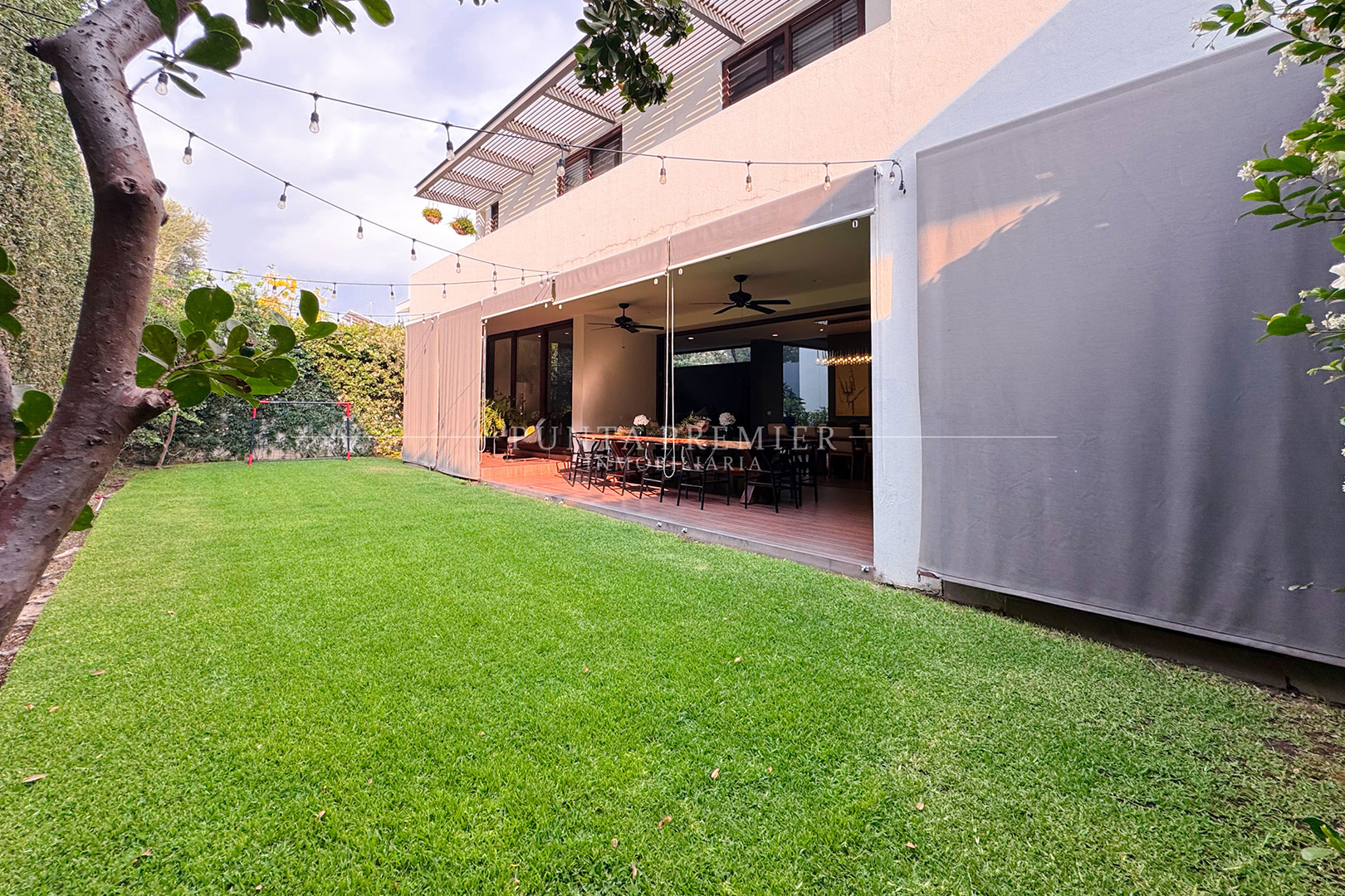 RESIDENCIA EN RENTA EN LOS FRAILES DE LUJO