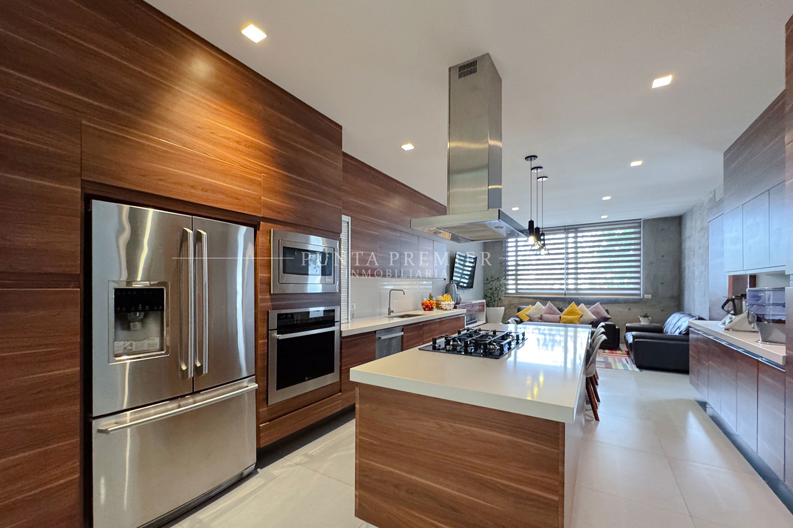 RESIDENCIA EN RENTA EN LOS FRAILES DE LUJO