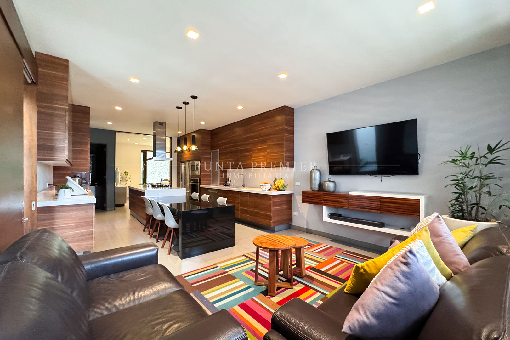 RESIDENCIA EN RENTA EN LOS FRAILES DE LUJO