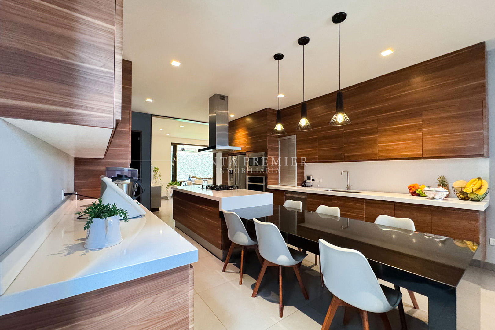 RESIDENCIA EN RENTA EN LOS FRAILES DE LUJO