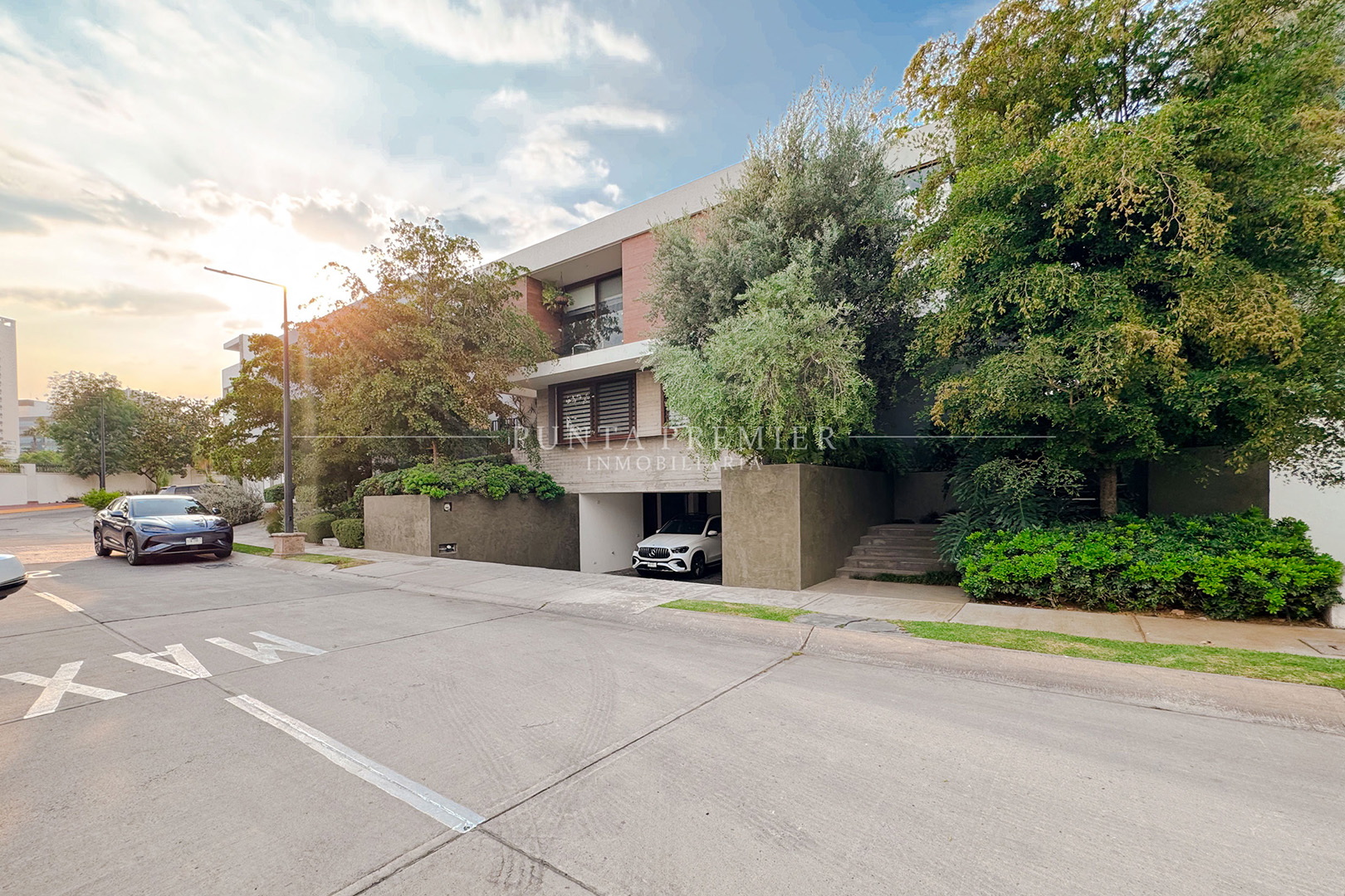 RESIDENCIA EN RENTA EN LOS FRAILES DE LUJO