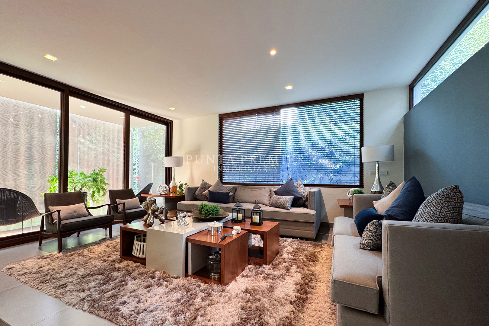 RESIDENCIA EN RENTA EN LOS FRAILES DE LUJO