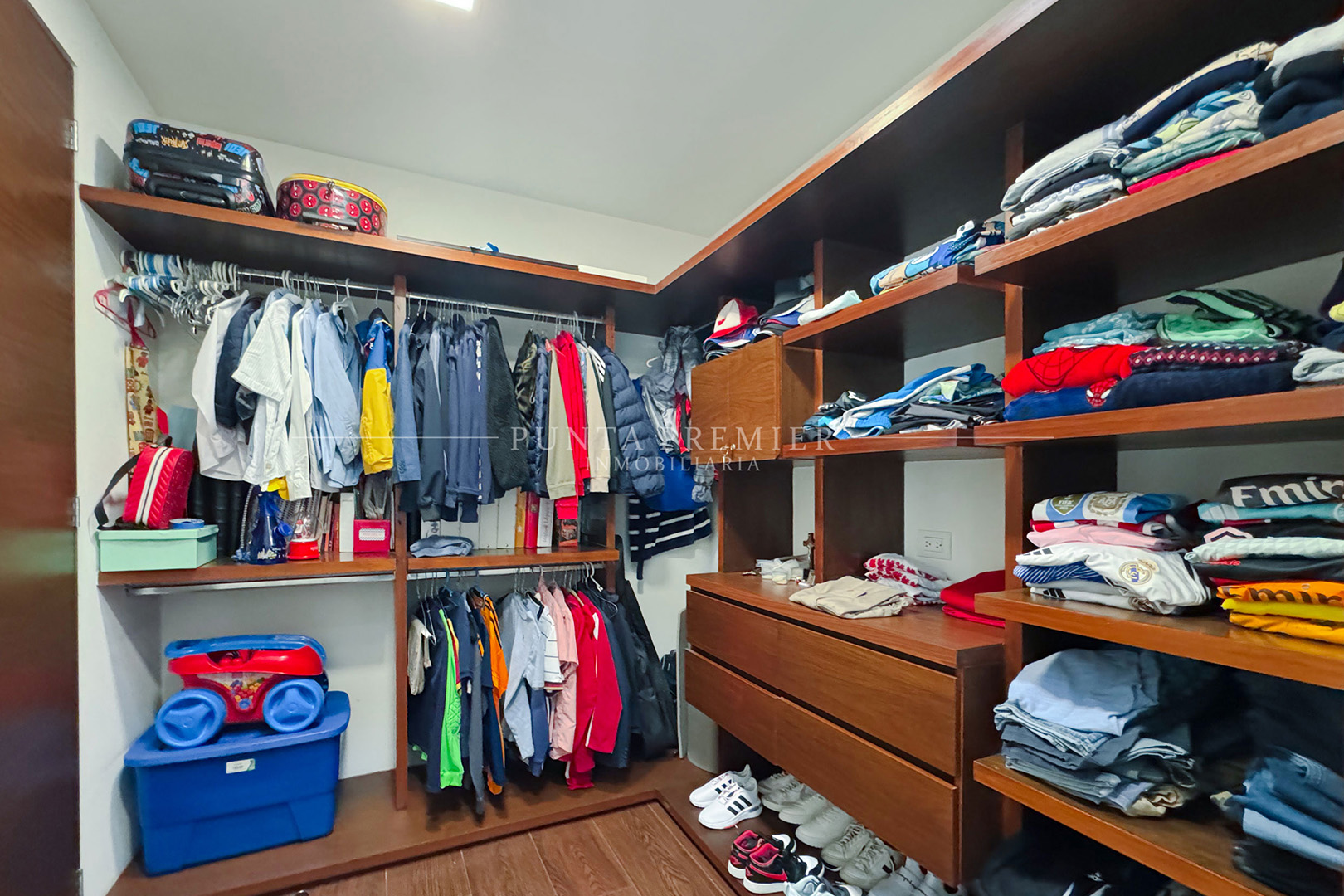 RESIDENCIA EN RENTA EN LOS FRAILES DE LUJO