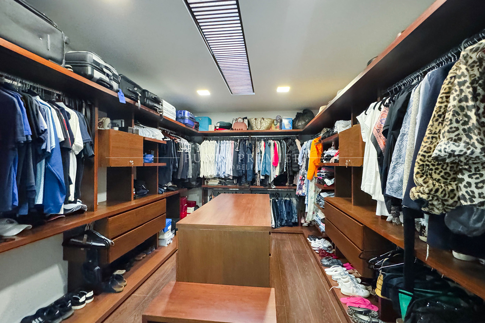 RESIDENCIA EN RENTA EN LOS FRAILES DE LUJO