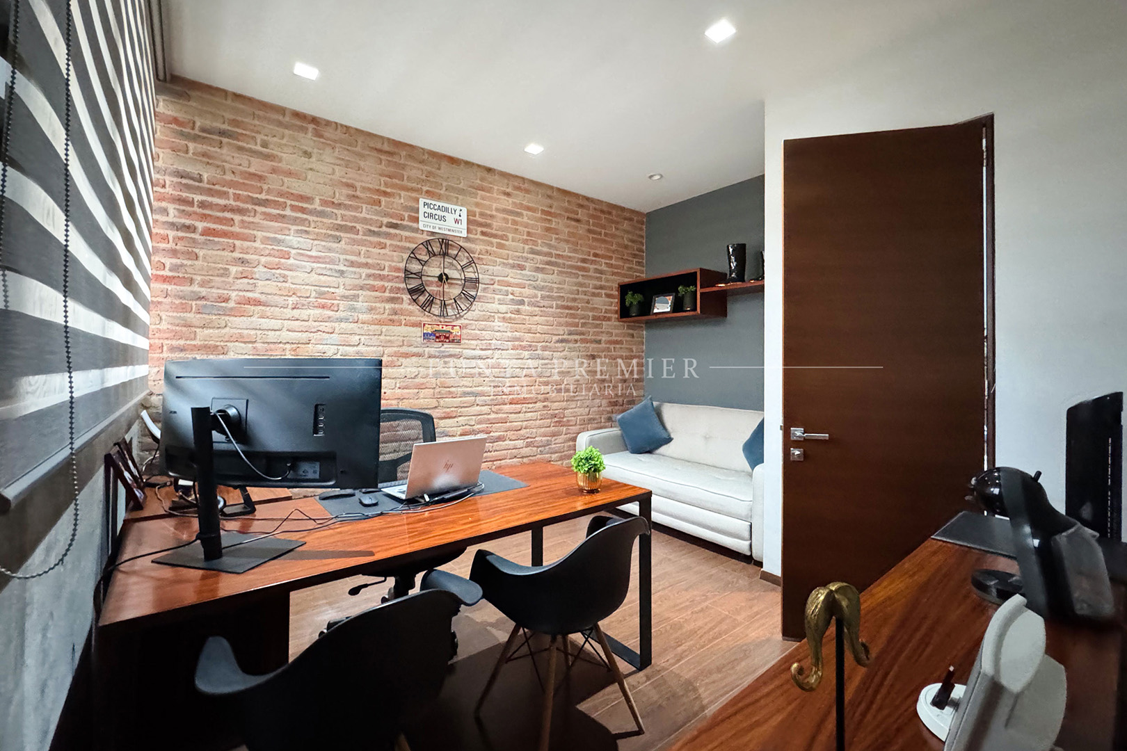 RESIDENCIA EN RENTA EN LOS FRAILES DE LUJO