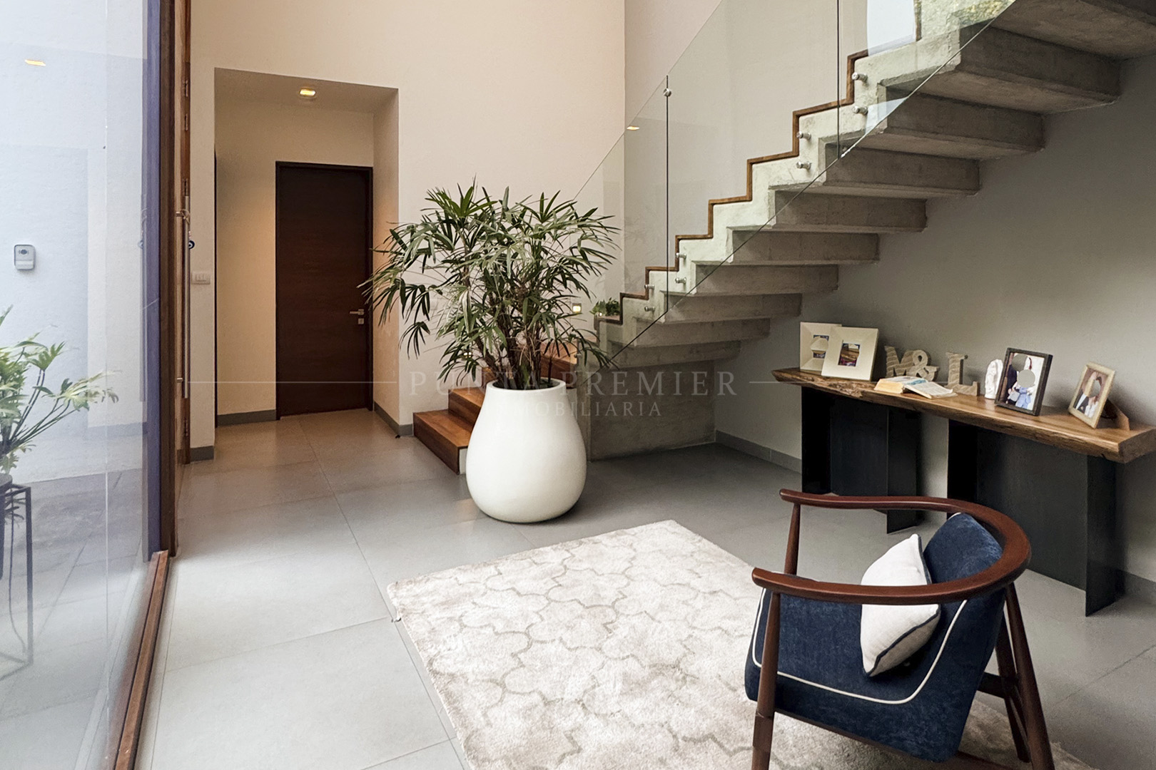 RESIDENCIA EN RENTA EN LOS FRAILES DE LUJO