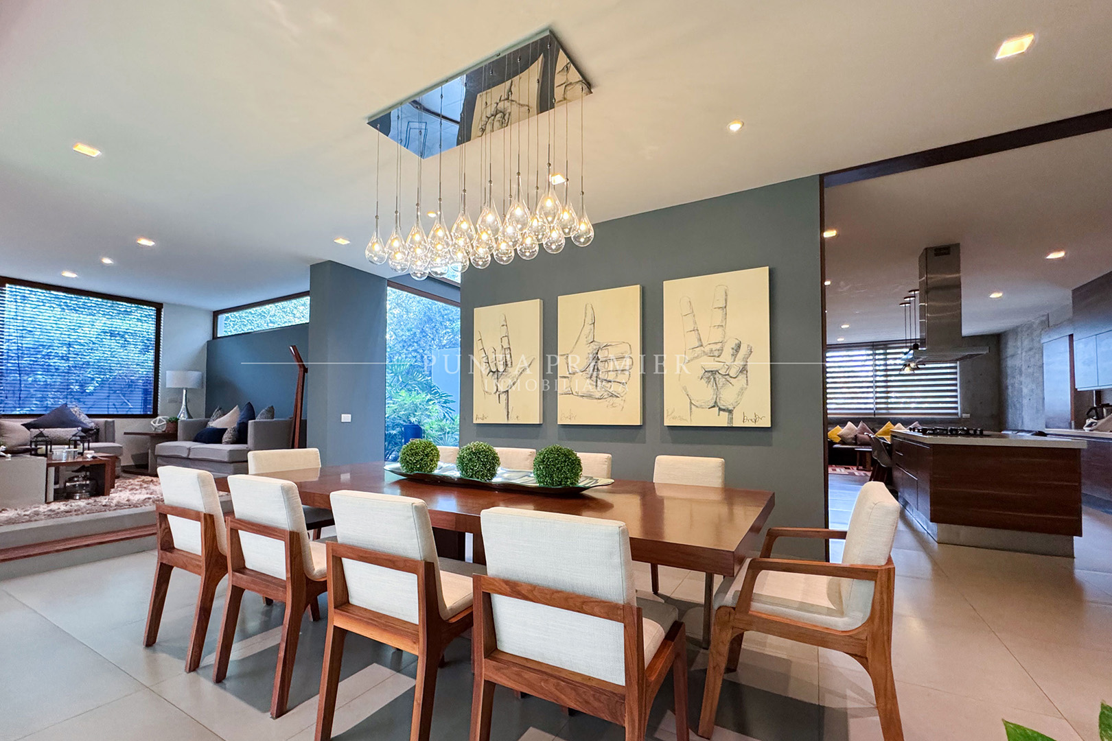 RESIDENCIA EN RENTA EN LOS FRAILES DE LUJO